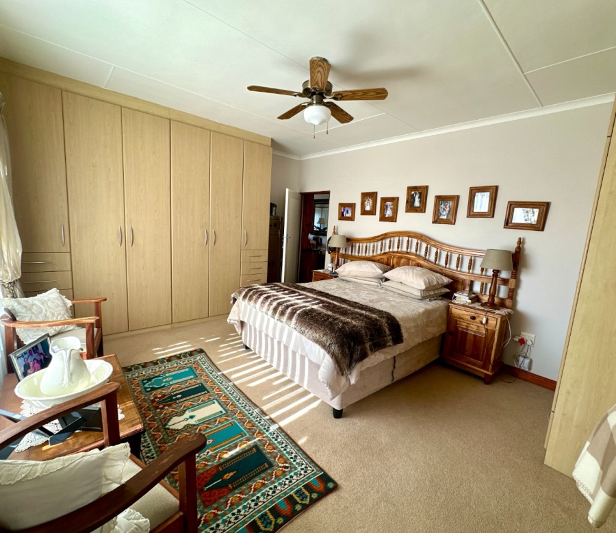4 Bedroom Property for Sale in Fraaiuitsig Western Cape